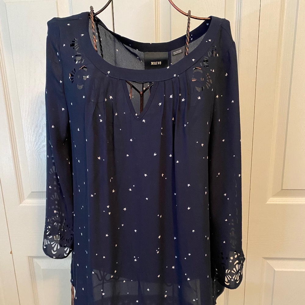 Navy and White 3/4 Sleeve Maeve Top with laser cut sleeves